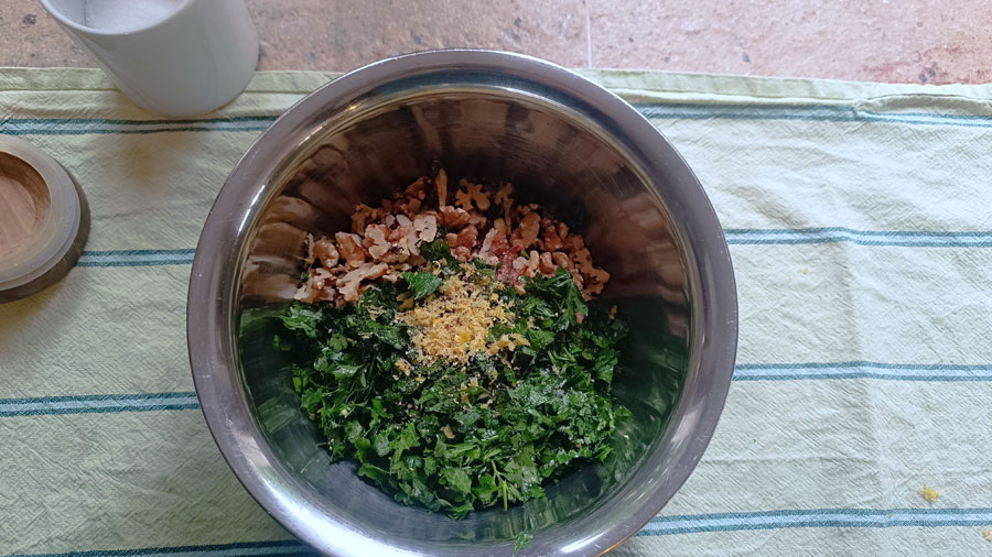 Nuss-Topping zubereiten