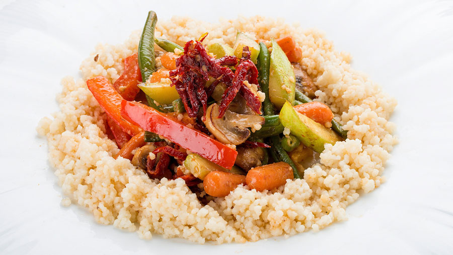 1 Portion Wokgemüse mit Hühnchenfleisch und Hirse