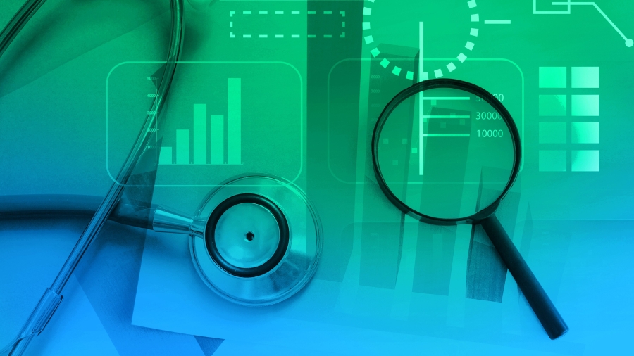 Symbolbild Statistik: Tabellenblätter, Lupe und Stetoskop in blau-grün