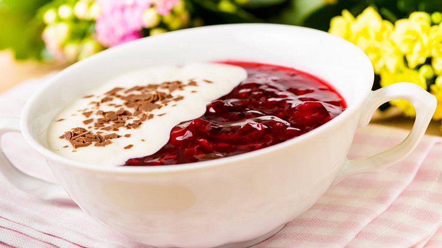 1 Schale Rote Grütze.