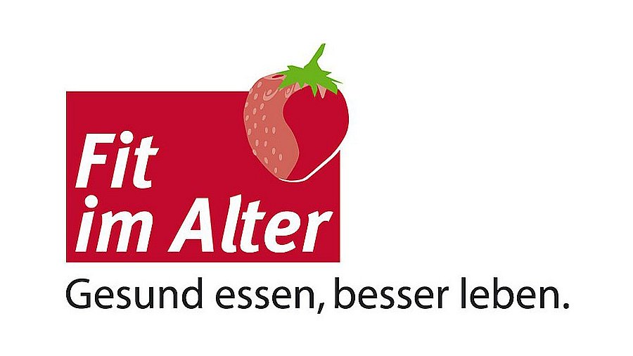 Schriftzug Fit im Alter mit Comic Erdbeere in rot. Schrift ist weiß. Hintergrund ist rot